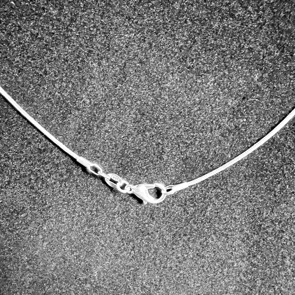 Elegant Silver Necklace - Picture 4 of 5